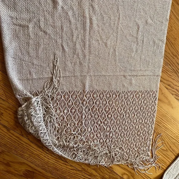 NWOT Betsey Johnson scarf/ wrap never worn - Picture 2 of 3